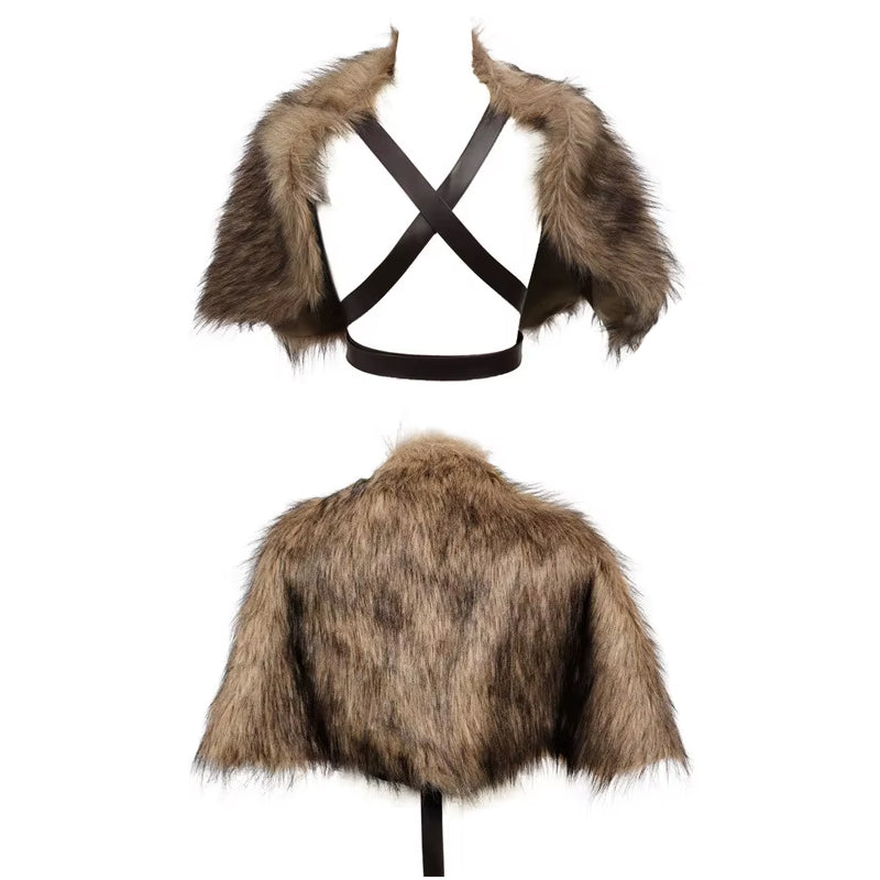 Nordskulls Wikinger Schulterfell – detailreiche Seitenansicht des Fellumhangs mit authentischem braun-grauen Pelz.