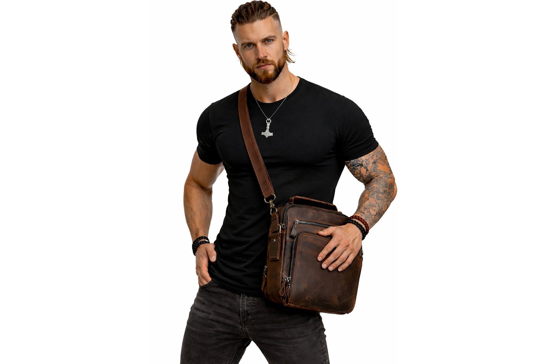 Echtleder Umhängetasche aus echtem Rindsleder, getragen am Model, kompakte Schultertasche aus Leder