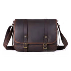 Echtleder Schultertasche aus echtem Rindsleder in Dunkelbraun – freigestellte Produktansicht