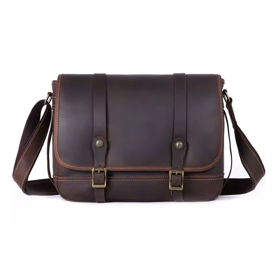 Echtleder Schultertasche aus echtem Rindsleder in Dunkelbraun – freigestellte Produktansicht