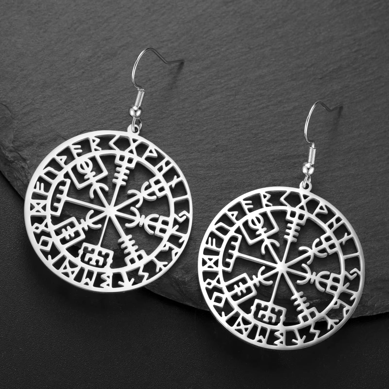 Silberne Vegvisir Runen Ohrringe aus Edelstahl, filigraner nordischer Schmuck für Damen.