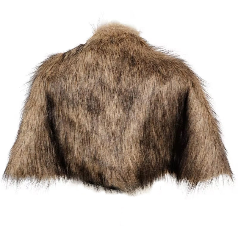 Echter Wikinger Schultermantel aus Kunstfell – Rückansicht des Schulterfells in hellbrauner Farbe, detailreich und naturgetreu.