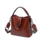 Echtleder Damen Handtasche aus braunem Ölwachsleder mit Tragegriff und Schulterriemen