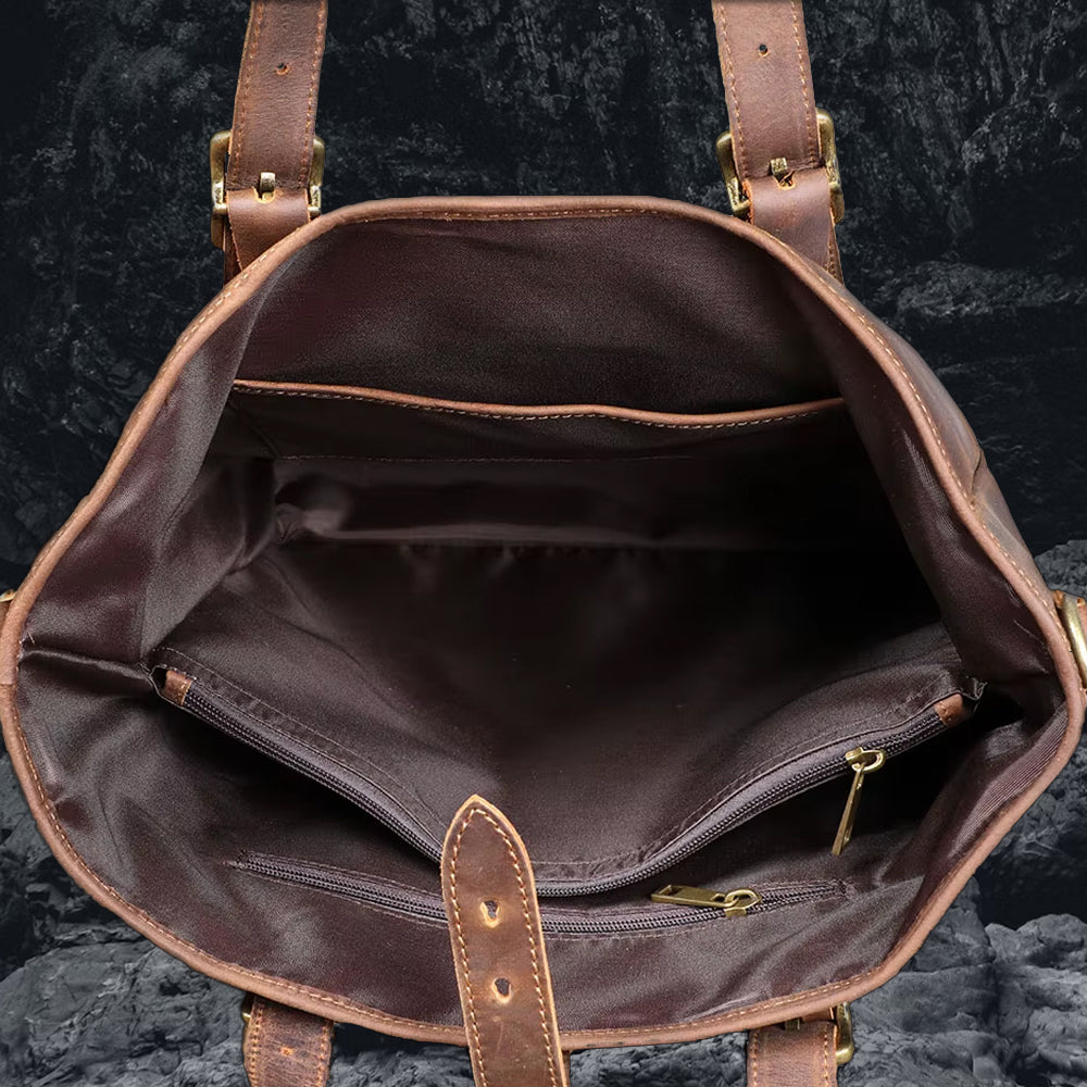 Echtleder Tasche Damen aus braunem Rindsleder – Innenansicht mit viel Stauraum und robustem Innenfutter