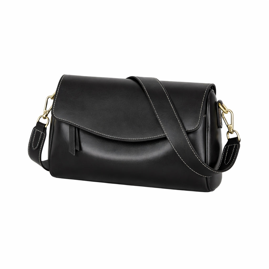Echtleder Umhängetasche Damen in Schwarz aus echtem Leder auf weissem Hintergrund