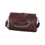 Echtleder Umhängetasche Damen in Braun aus echtem Leder auf weissem Hintergrund