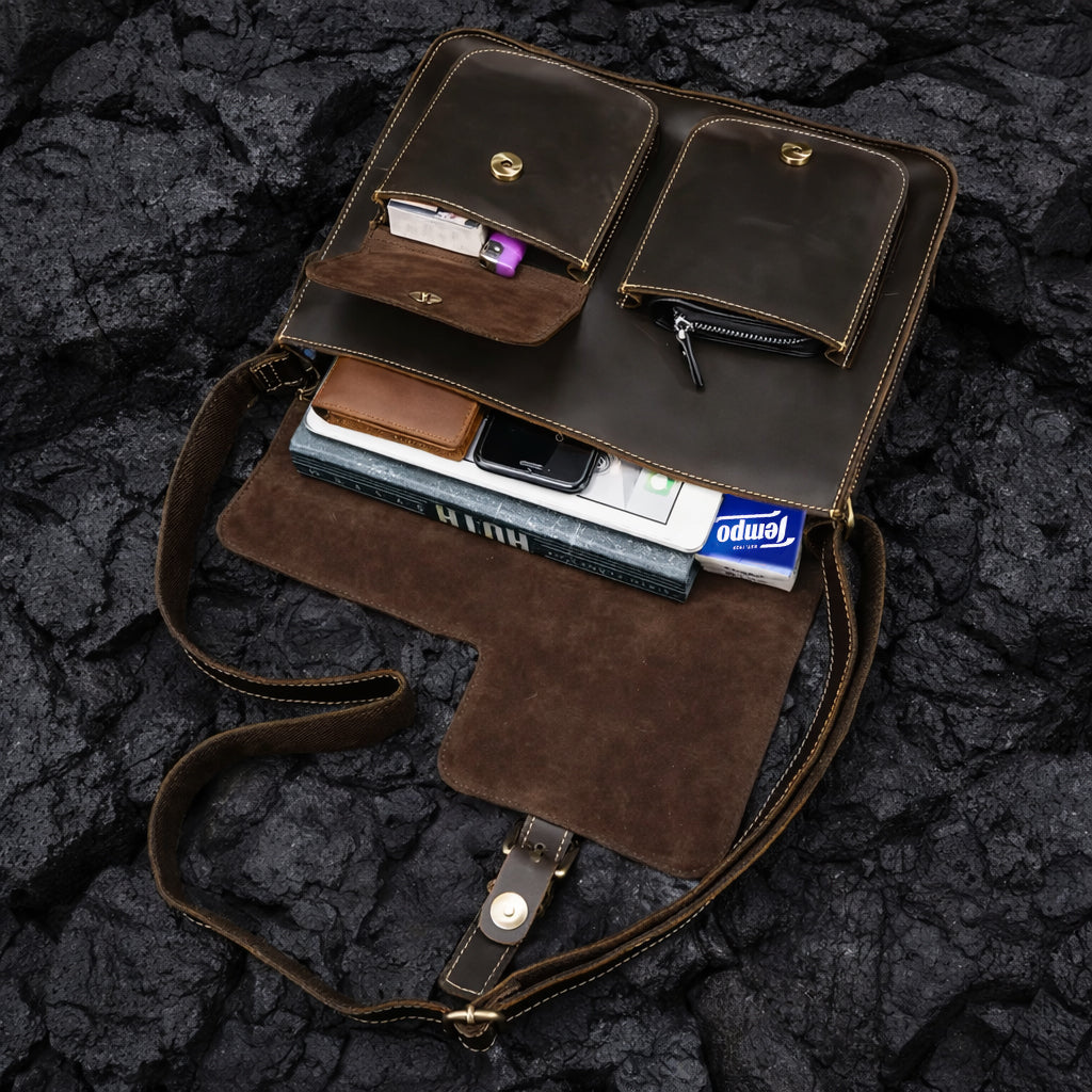 Echtleder Umhängetasche Herren braun Vintage offen mit mehreren Fächern, robustes Rindsleder, mittelalterlicher Stil, grosse Fronttaschen mit Druckknopf