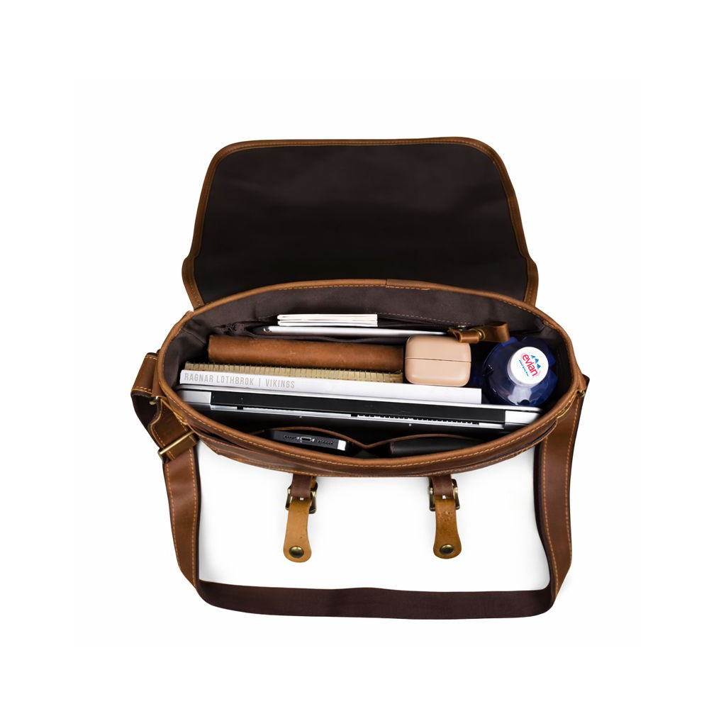 Echtleder Umhängetasche Herren geöffnet, Innenraum mit mehreren Fächern